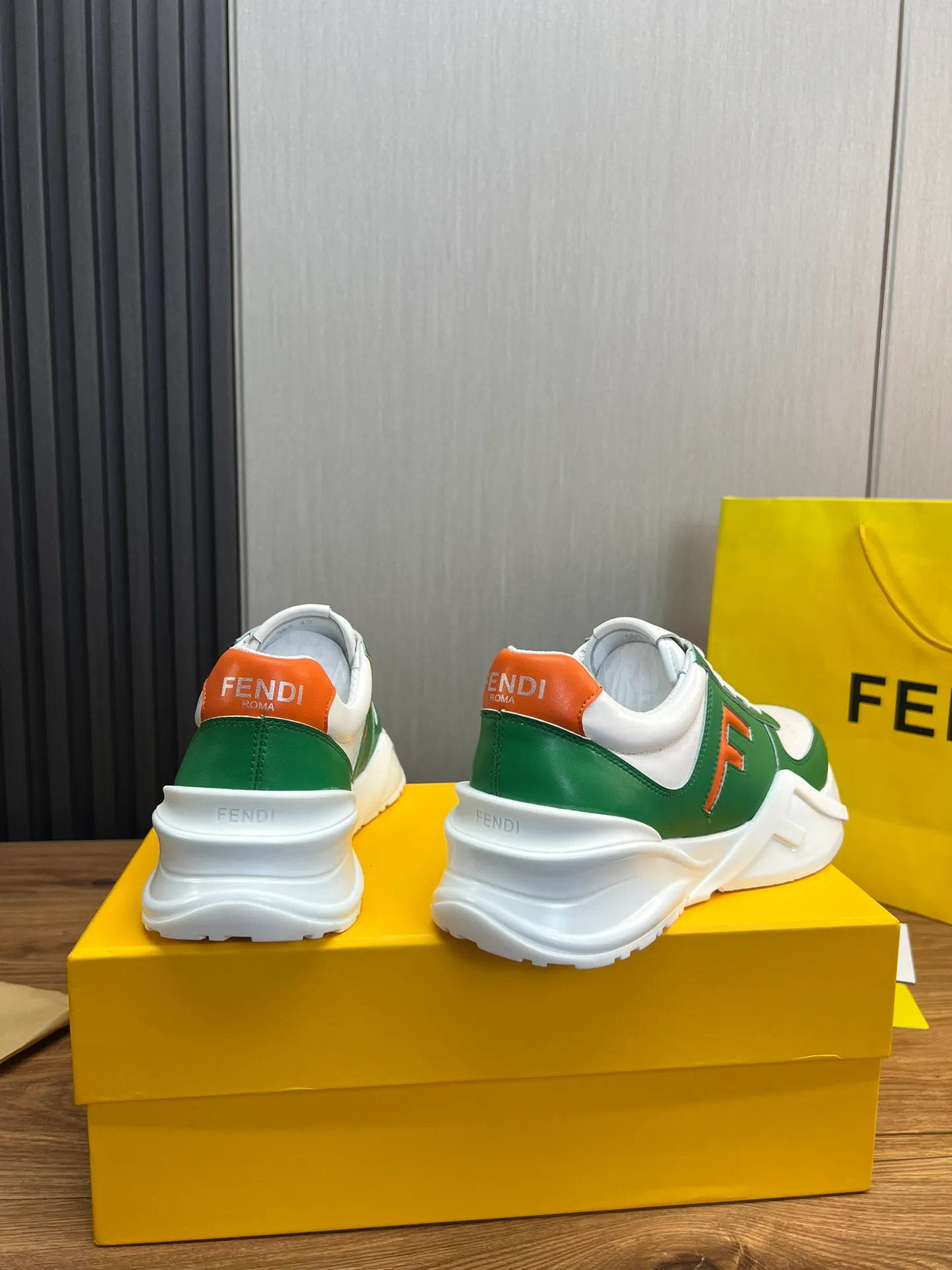 Men's shoes 💰520💰 Fendi [Fendi] hot style is on the market 🔥Fashionable casual men's shoes 🔱 Made of original cowhide + breathable mesh lining + sheepskin feet, perfect shape, top quality, you deserve it 🔜Original outsole, ultra-light, non-slip and wear-resistant 👣 Standard size 38-44 (customized in 45)